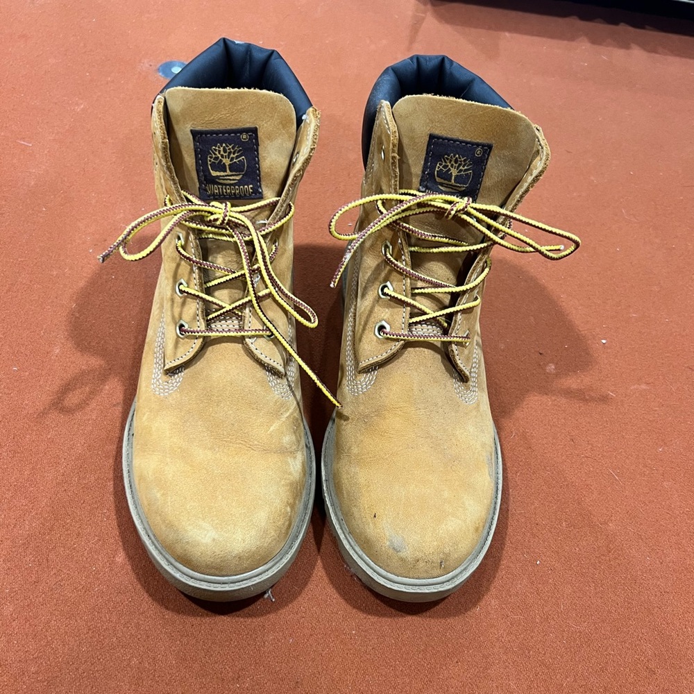 Womens Timberlands Size 5.5 good condition